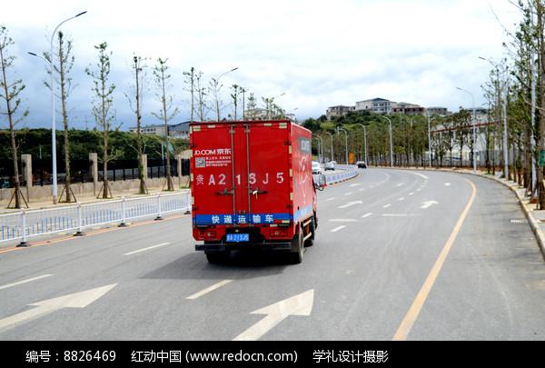 公路上的京东快递运输车高清图片下载_红动中国